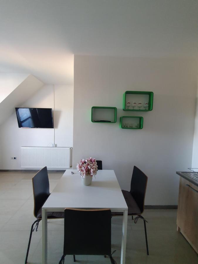 Lexi Family Apartman Apartment Hajduszoboszlo Ngoại thất bức ảnh